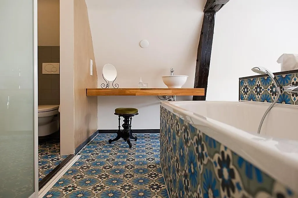 Mary K Hotel Utrecht 4*,